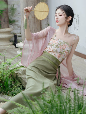 Shop casual cheongsam, cheongsam skirts, and luxurious silk cheongsam in cheongsam green cheongsam. Choose a-line cheongsam, halter cheongsam, or cheongsam evening gowns with cheongsam embroidery or dragon designs. Explore modern wedding qipao, custom qipao, and cozy winter qipao styles. Crafted from premium cheongsam fabric, options include long sleeve cheongsam dresses and modern cheongsam tops.