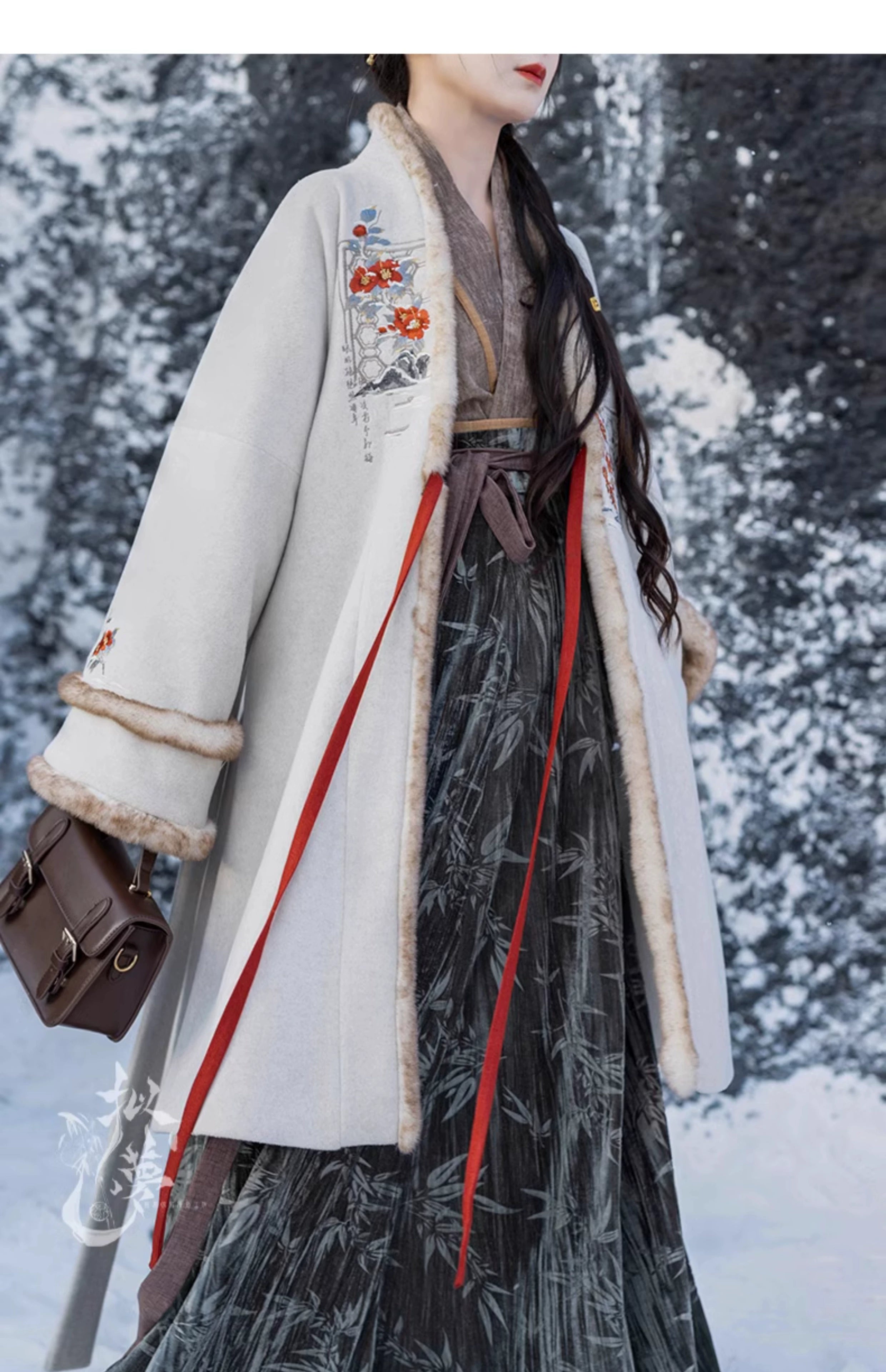 Side view of white woolen Hanfu coat with floral embroidery and faux fur details, paired with a green pleated skirt for winter.