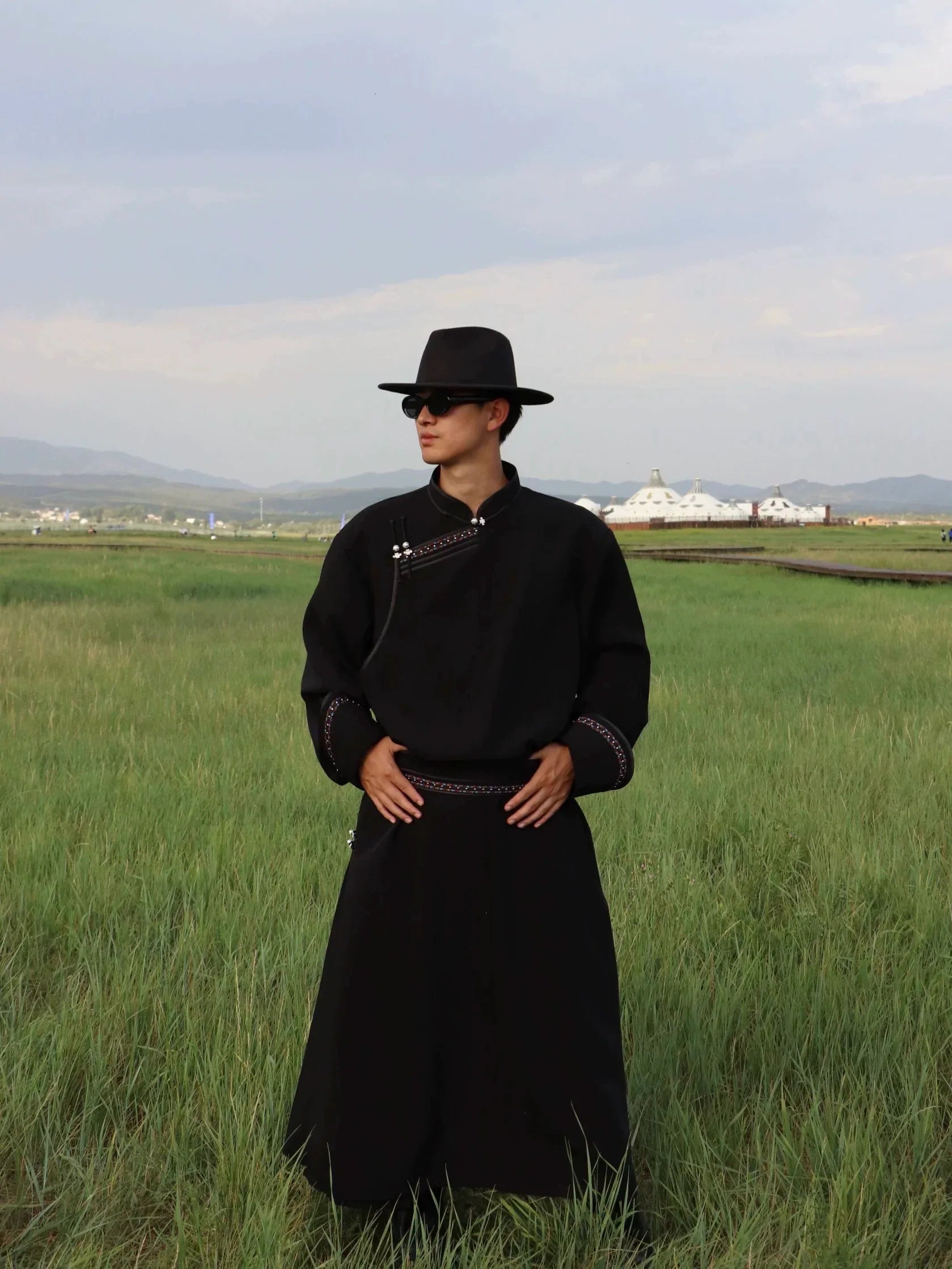 Premium Traditional Mongolian Robe for Men — Hand-Fastened, Solid Twill Design - Yandan_Hanfu
