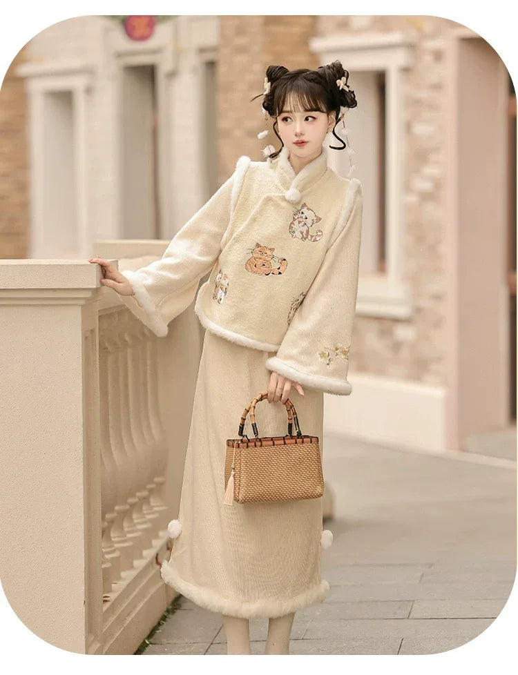 Raccoon Embroidered Hanfu Vest Set for Women – Short Vest with New Chinese Style Lantern Pants & Qipao Skirt, Autumn/Winter Outfit - Yandan_Hanfu
