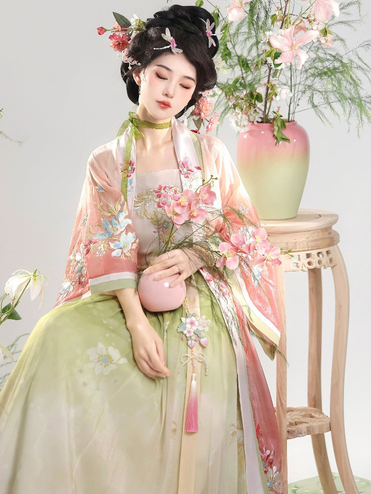 【Petals in the Breeze】Song-Style Hanfu Set with Short-Sleeve Beizi – Everyday Spring Elegance
