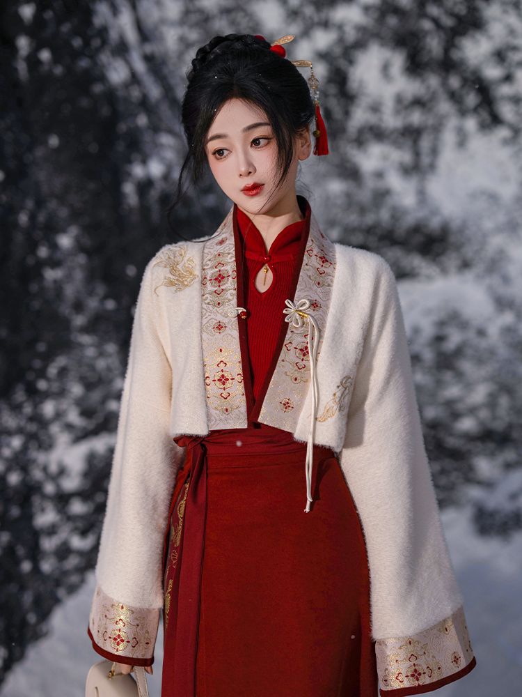 Red Brocade Hanfu Gown – Modern Chinese Dress for Engagement, Wedding Toast & Lunar New Year