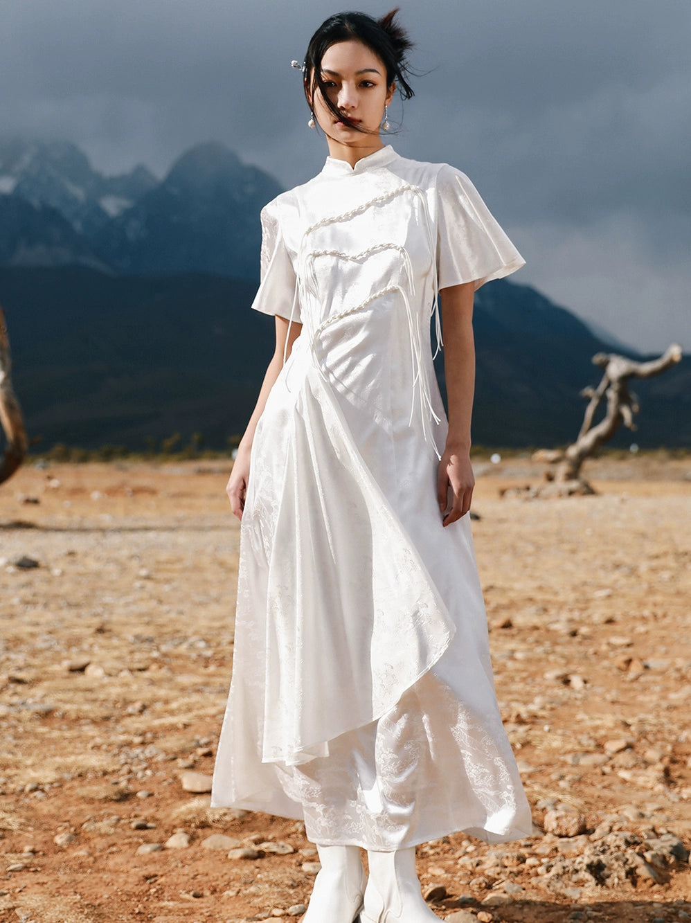 Shop our elegant white cheongsam collection, featuring a variety of styles including the classic white cheongsam wedding dress, sophisticated silk cheongsam, and stylish cheongsam mini dress. Perfect for brides and bridal parties, our wedding cheongsam and cheongsam bridal gowns embody traditional elegance with a modern twist