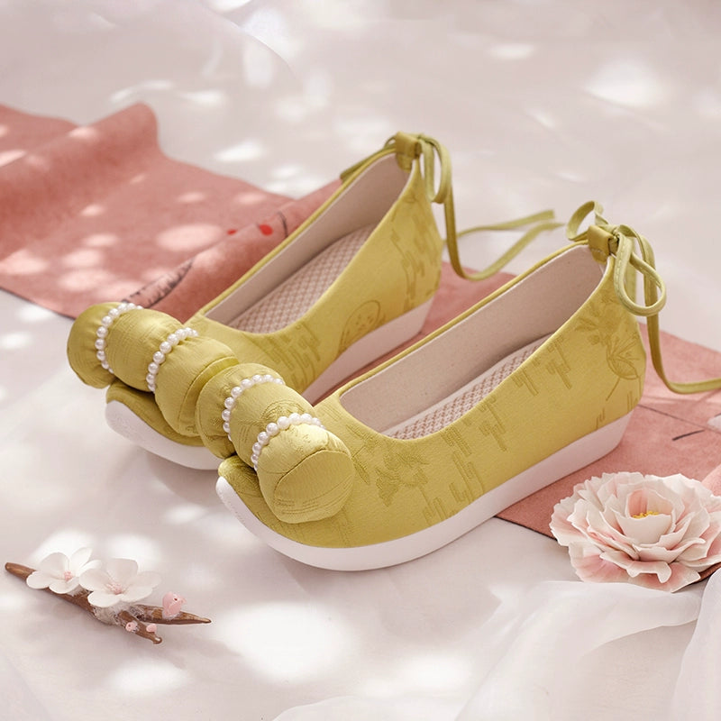 White Hanfu Shoes – Women's Tang-Style Green Cloud-Toe Shoes with Subtle Pattern