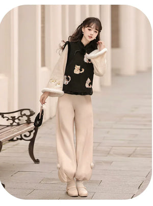 Raccoon Embroidered Hanfu Vest Set for Women – Short Vest with New Chinese Style Lantern Pants & Qipao Skirt, Autumn/Winter Outfit - Yandan_Hanfu