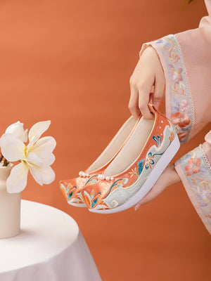 Step into tradition with our orange hanfu shoes, inspired by ancient Chinese shoes and traditional Chinese shoes. Perfect for any occasion, these styles include Chinese mary jane shoes, elegant designs for Chinese shoes for women, and unique Chinese wrestling shoes.