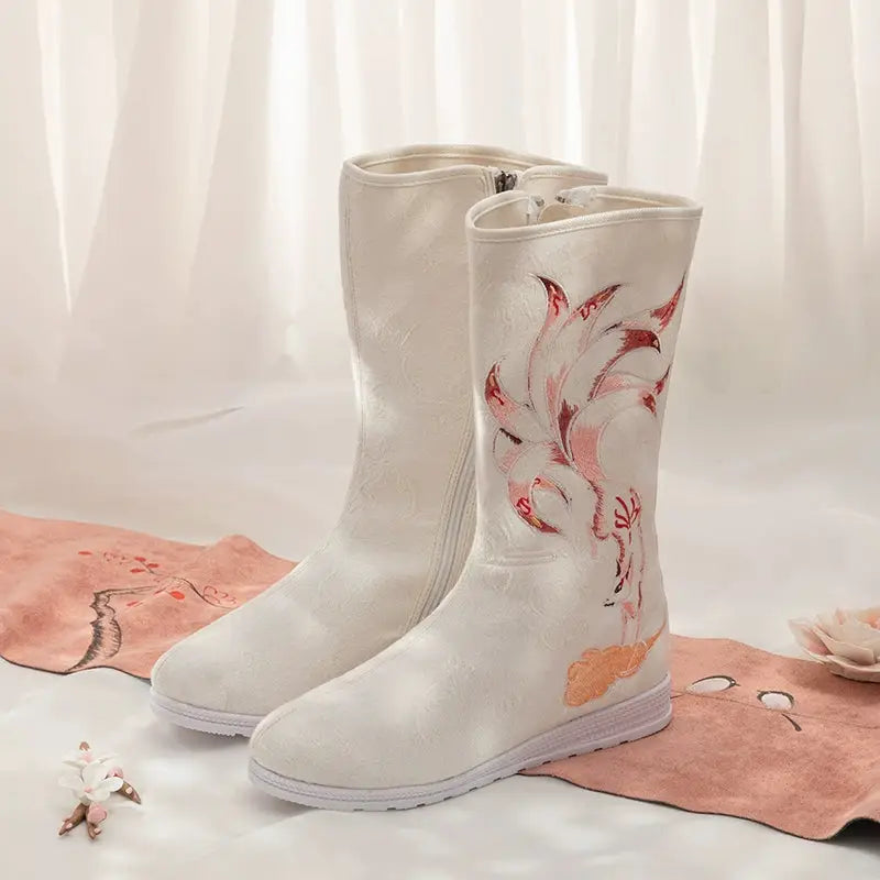 Hanfu Embroidered Boots – Women's White Fox Traditional Chinese Style Winter Boots