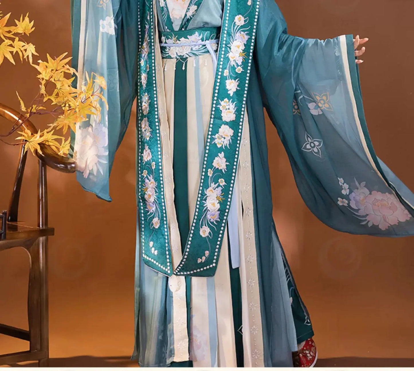 This blue hanfu with elegant hanfu sleeves is inspired by Ming Dynasty hanfu male designs. Perfect as a princess hanfu dress, it’s available in silk hanfu, cotton hanfu, and hanfu lolita styles. Featuring layered hanfu jacket options, it’s ideal for hanfu women, including plus size hanfu. Pair it with a hanfu shirt and shop authentic designs at our hanfu shop.