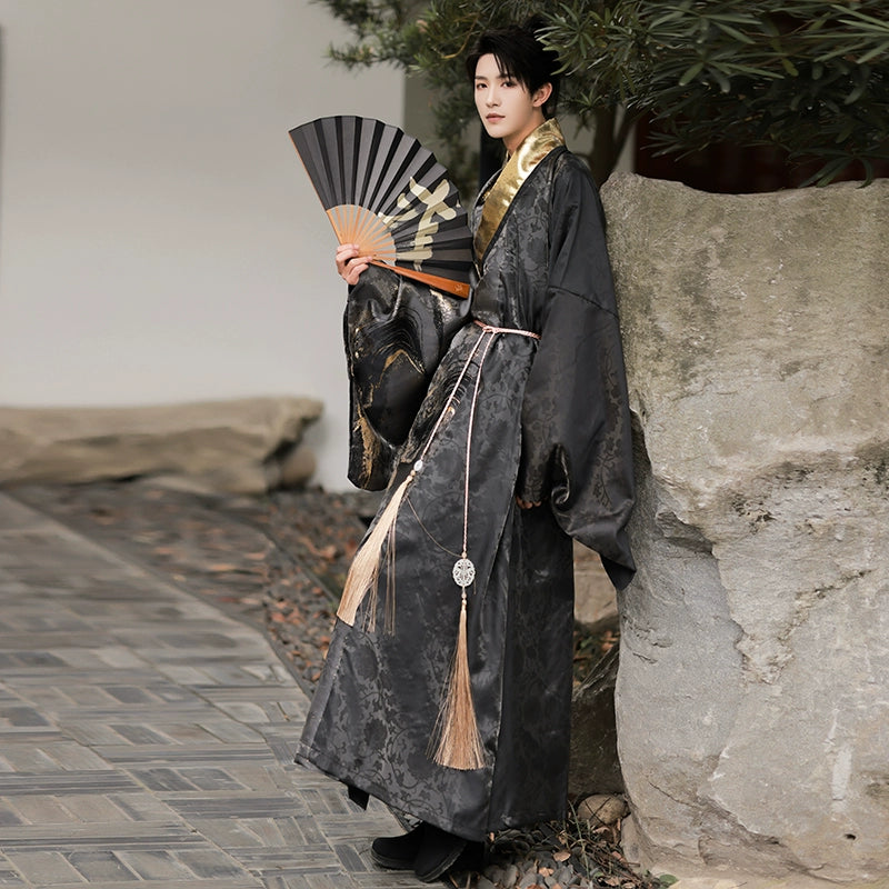 Song Dynasty Hanfu: Elegant Yuanshi large-sleeved shirts, noble Jin and Tang Dynasty menswear, adorned with jade pendants and fans. Made in the Ming Dynasty Taoist robes: gold and black textured, embodying aristocratic refinement.