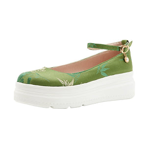 Step into tradition with our green hanfu shoes, inspired by ancient Chinese shoes and traditional Chinese shoes. Perfect for any occasion, these styles include Chinese mary jane shoes, elegant designs for Chinese shoes for women, and unique Chinese wrestling shoes.