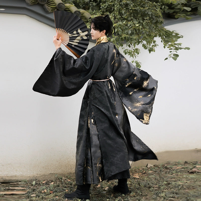 Song Dynasty Hanfu: Elegant Yuanshi large-sleeved shirts, noble Jin and Tang Dynasty menswear, adorned with jade pendants and fans. Made in the Ming Dynasty Taoist robes: gold and black textured, embodying aristocratic refinement.