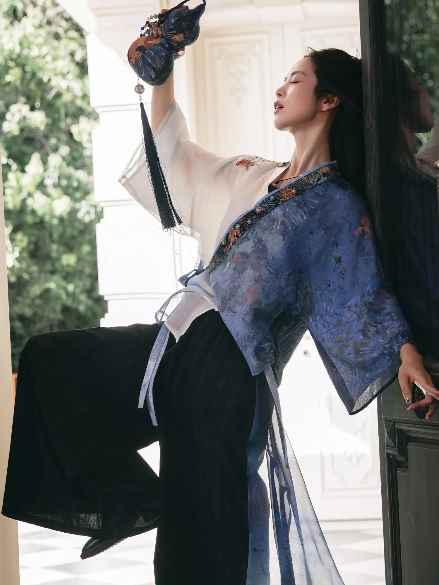 Yulong Dance – Modern Hanfu Set | Embroidered Cross-Collar Dao Robe with Loose Pants (Spring & Autumn)