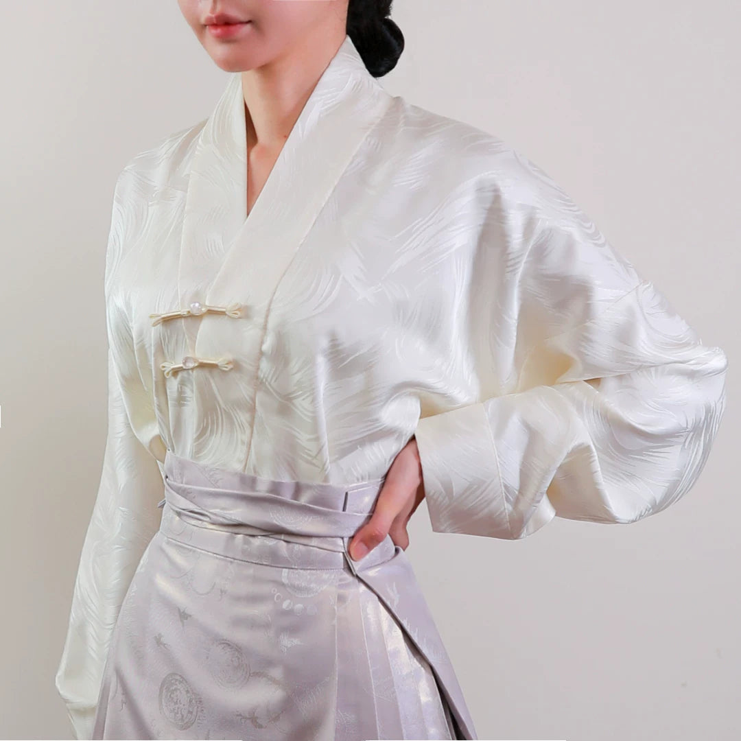 Aircraft Sleeve Jacquard Top | Horse-Face Skirt Pairing Shirt | Black & Beige