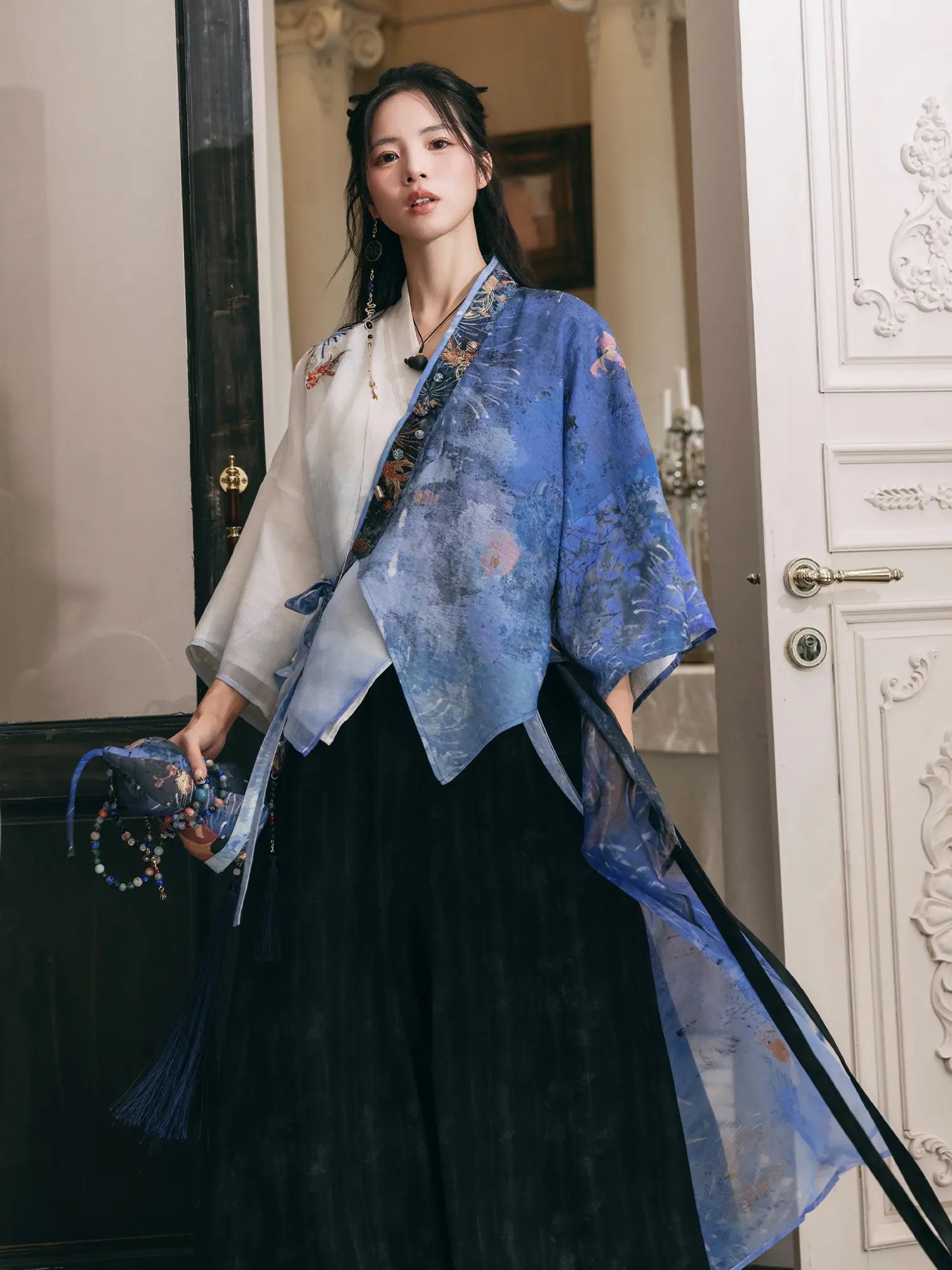 Yulong Dance – Modern Hanfu Set | Embroidered Cross-Collar Dao Robe with Loose Pants (Spring & Autumn)