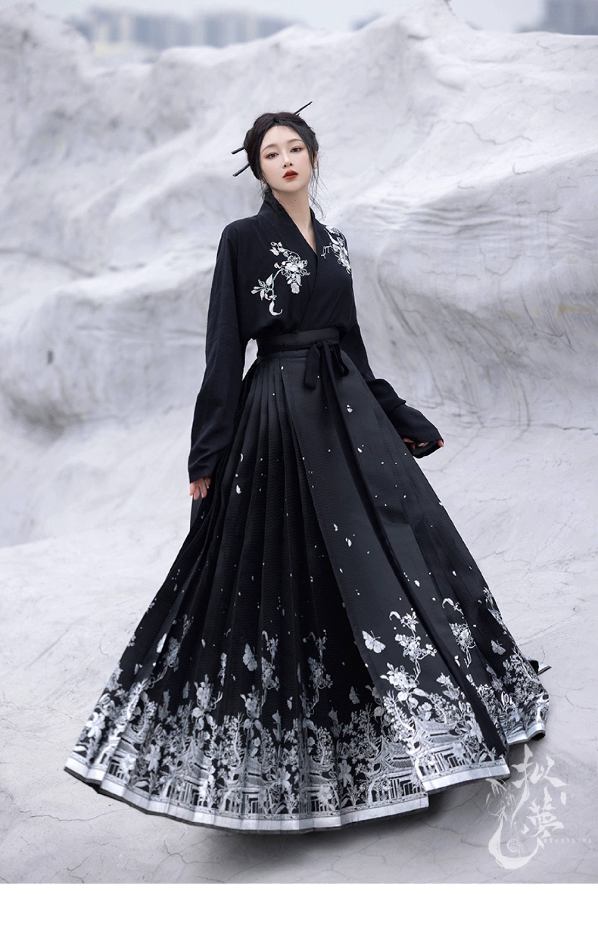 Discover a black modern hanfu with elegant hanfu sleeves, a stylish hanfu jacket, and timeless charm. Perfect for princess hanfu dress, fairy hanfu dress, or casual hanfu, it suits every hanfu woman. Pair with a hanfu shirt or wear it as a modern hanfu dress. Inspired by Ming Dynasty hanfu, it’s ideal for hanfu cosplay or as a cozy winter hanfu. Visit our hanfu shop for the best modernised hanfu and authentic blue hanfu.