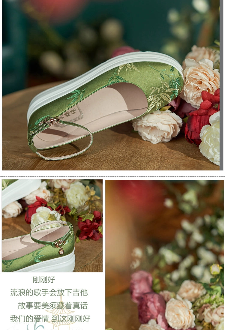 Step into tradition with our green hanfu shoes, inspired by ancient Chinese shoes and traditional Chinese shoes. Perfect for any occasion, these styles include Chinese mary jane shoes, elegant designs for Chinese shoes for women, and unique Chinese wrestling shoes.