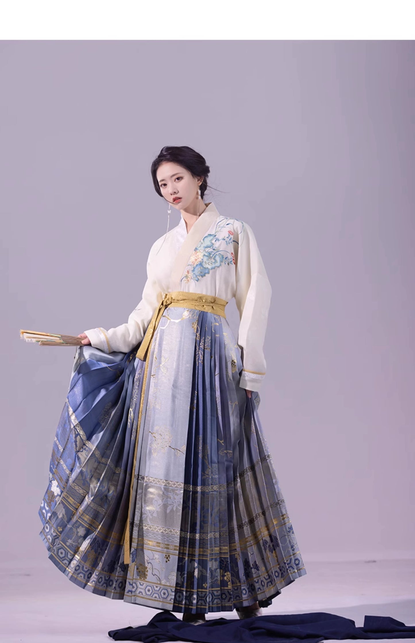 Zhong Ling Yuxiu, Qing Shi, Horse Dress