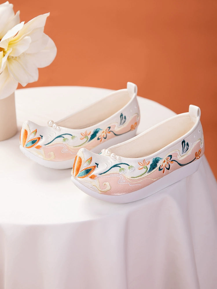 Step into tradition with our orange hanfu shoes, inspired by ancient Chinese shoes and traditional Chinese shoes. Perfect for any occasion, these styles include Chinese mary jane shoes, elegant designs for Chinese shoes for women, and unique Chinese wrestling shoes.