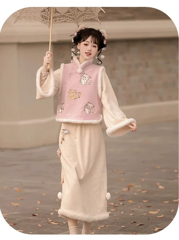 Raccoon Embroidered Hanfu Vest Set for Women – Short Vest with New Chinese Style Lantern Pants & Qipao Skirt, Autumn/Winter Outfit - Yandan_Hanfu