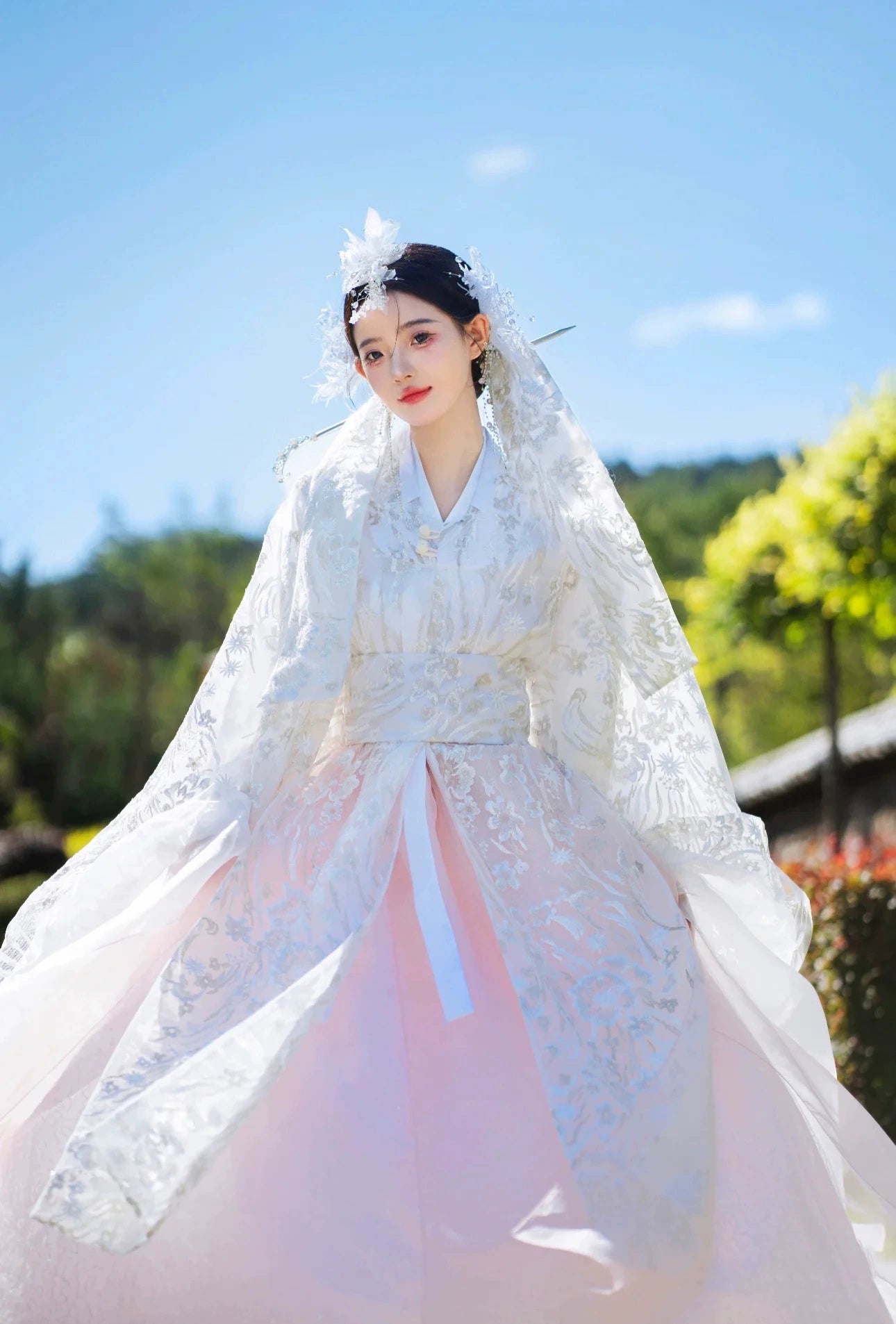 Flowing White&Pink hanbok Korean dress with silver embroidery, designed for women’s high-end celebrity court dress and daily wear.
