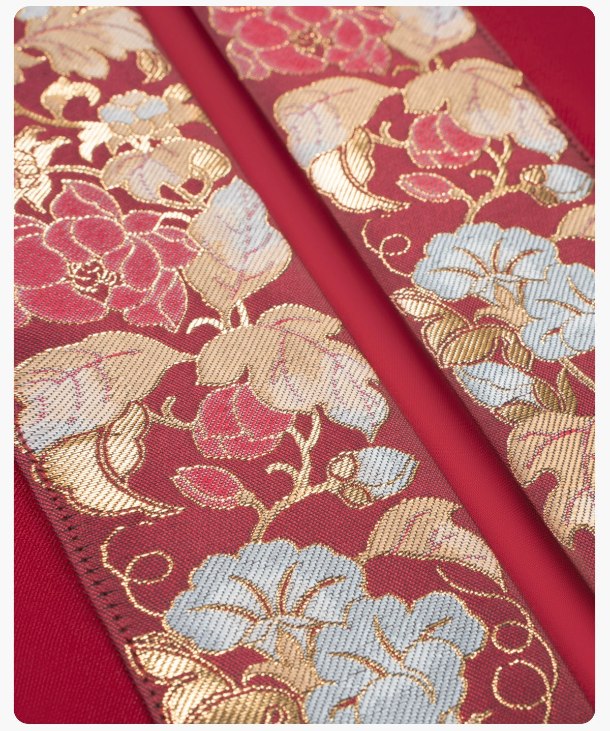 Gold floral embroidery on red fabric of [Dan Que Acacia] New Chinese Style Red Wedding Dress highlighting luxurious design.