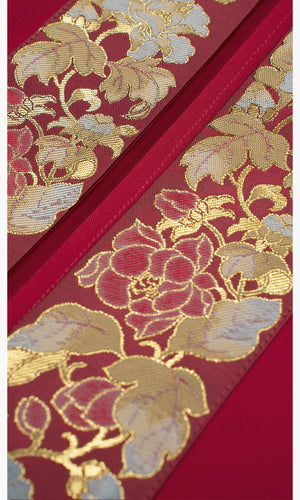 Close-up of golden floral embroidery on [Dan Que Acacia] New Chinese Style Red Wedding Dress, showcasing premium craftsmanship.