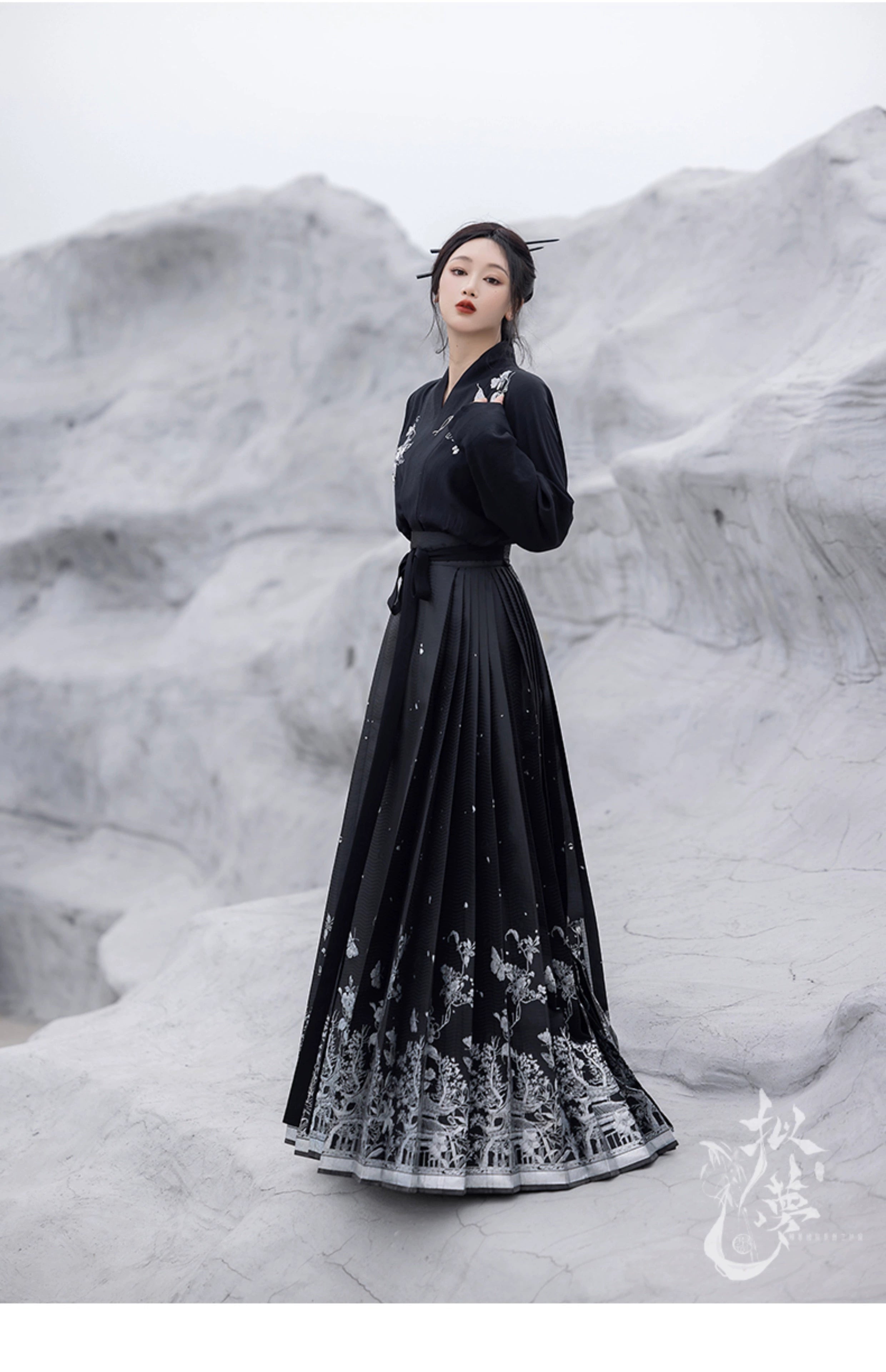 Discover a black modern hanfu with elegant hanfu sleeves, a stylish hanfu jacket, and timeless charm. Perfect for princess hanfu dress, fairy hanfu dress, or casual hanfu, it suits every hanfu woman. Pair with a hanfu shirt or wear it as a modern hanfu dress. Inspired by Ming Dynasty hanfu, it’s ideal for hanfu cosplay or as a cozy winter hanfu. Visit our hanfu shop for the best modernised hanfu and authentic blue hanfu.