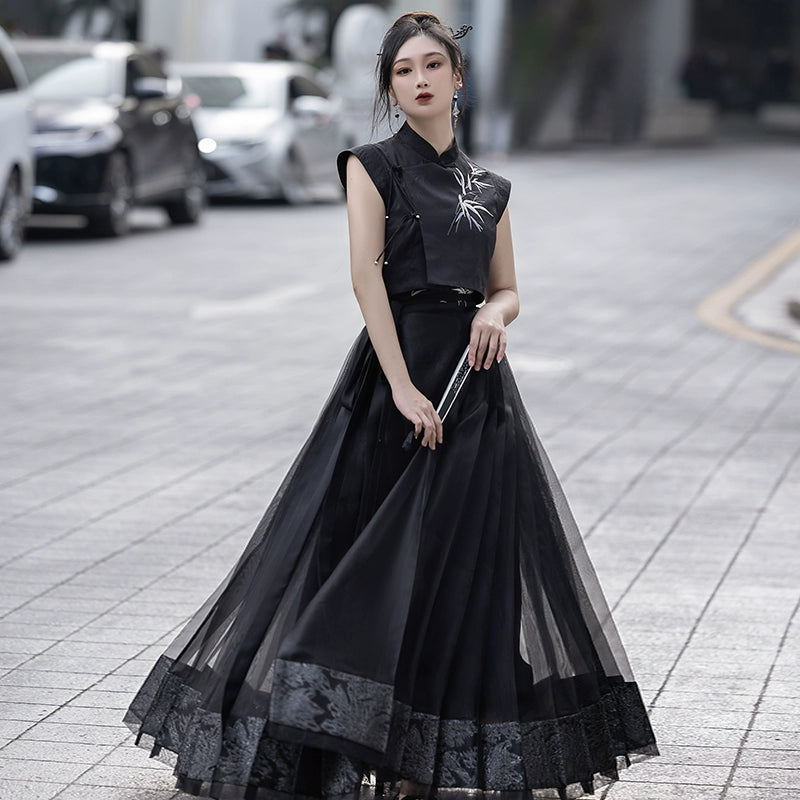 Oriental Grace – Hanfu-Inspired Set | Embroidered Bamboo Tassel Vest with Qipao Collar Top & Mamian Skirt