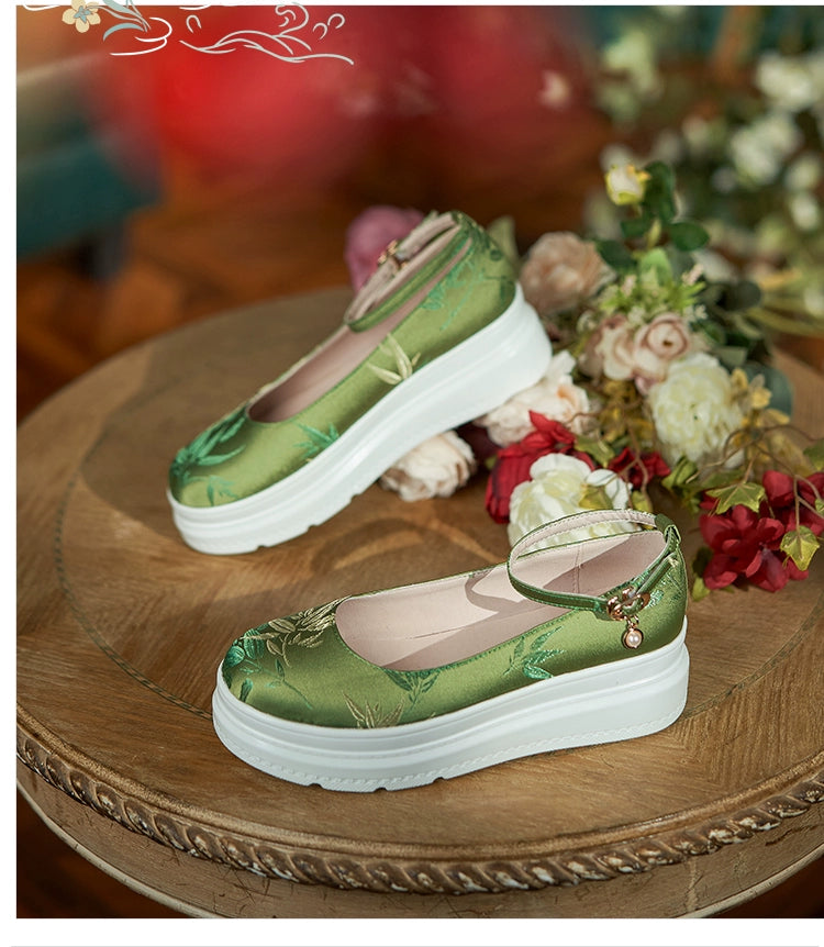 Step into tradition with our green hanfu shoes, inspired by ancient Chinese shoes and traditional Chinese shoes. Perfect for any occasion, these styles include Chinese mary jane shoes, elegant designs for Chinese shoes for women, and unique Chinese wrestling shoes.