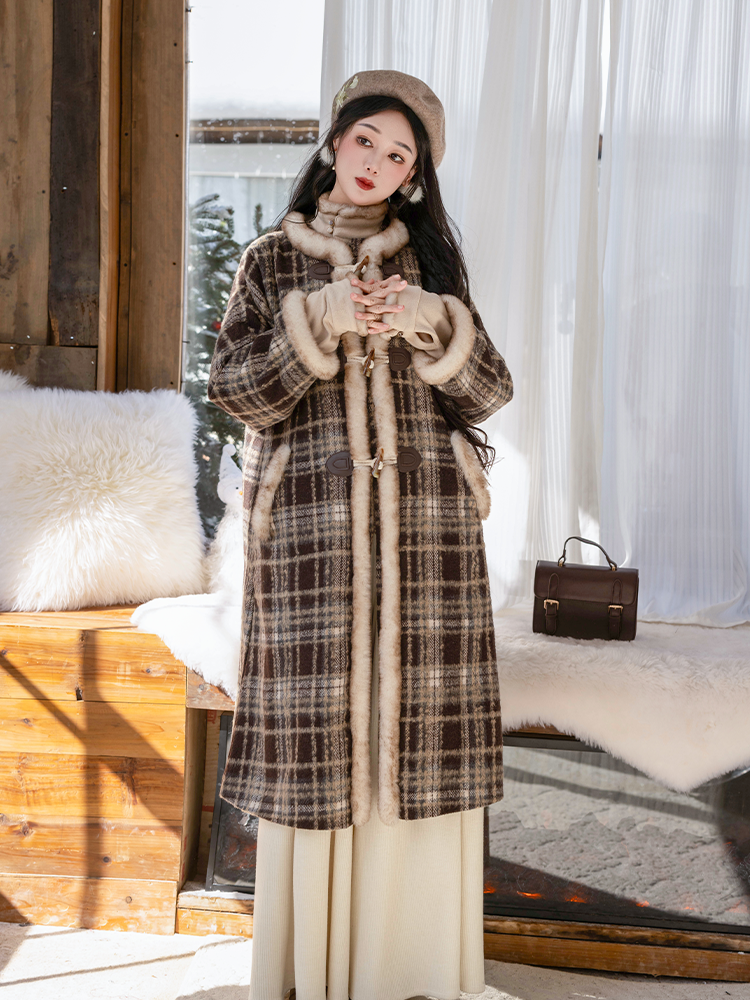 Amber Grace – Modern Hanfu Women's Autumn/Winter Set | Ming-Style Round-Collar Wool Coat with Plaid Song-Inspired Pants