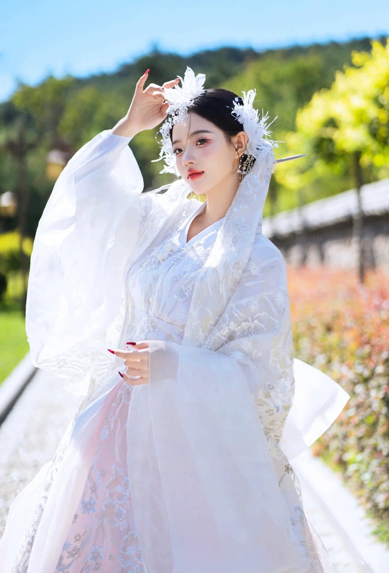 White&Pink hanbok Korean dress for women styled with traditional elegance, perfect for court-themed daily wear and celebrity events.