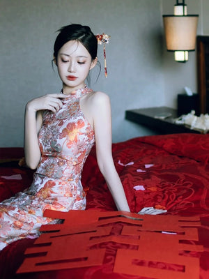 Discover our stunning collection of cheongsam wedding dresses, featuring both traditional Chinese cheongsam wedding gowns and modern cheongsam wedding dress styles. Perfect for the bride seeking elegance, our cheongsam bridal and bridal gown range combines classic beauty with contemporary fashion