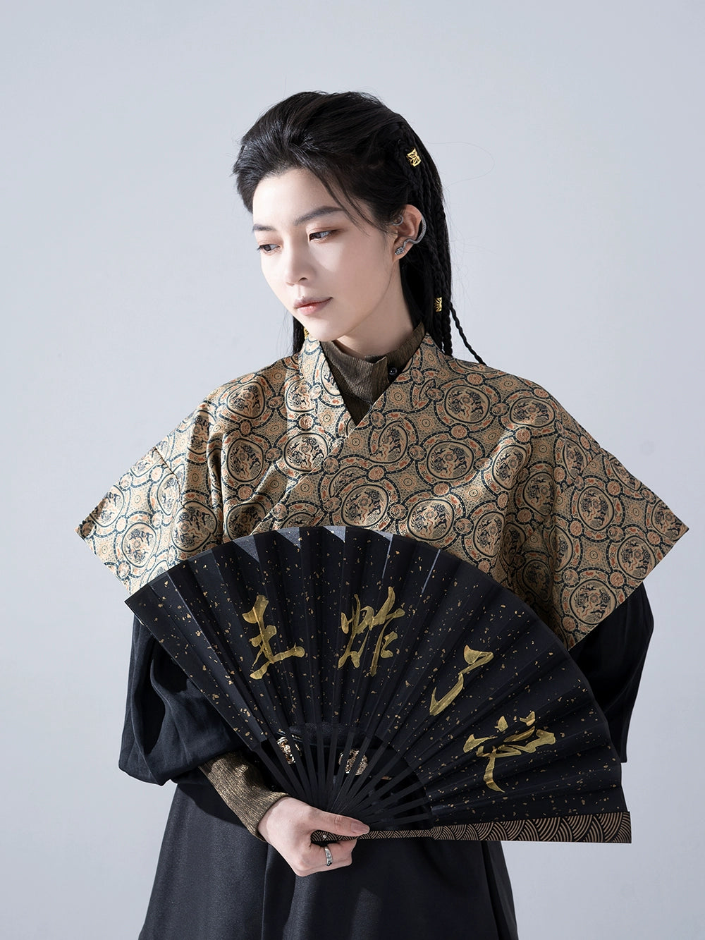 Step back in time with our Tang Dynasty-inspired Hanfu featuring the iconic Tang Yuan collar and half-arm design. Discover the elegance of Tang Dynasty fashion with our collection, perfect for both men and women.