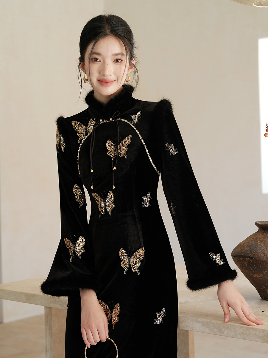 Black & Gold Velvet Cheongsam – Modern Chinese Winter Dress with Butterfly Bead Embroidery
