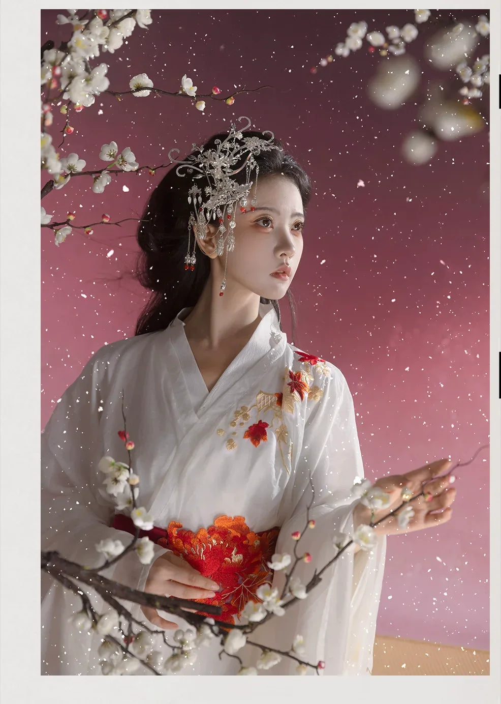 “Camellia Snow” White Battle-Robe Set | Original Embroidered Hanfu Inspired by the Warring States - Yandan_Hanfu