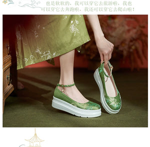 Step into tradition with our green hanfu shoes, inspired by ancient Chinese shoes and traditional Chinese shoes. Perfect for any occasion, these styles include Chinese mary jane shoes, elegant designs for Chinese shoes for women, and unique Chinese wrestling shoes.