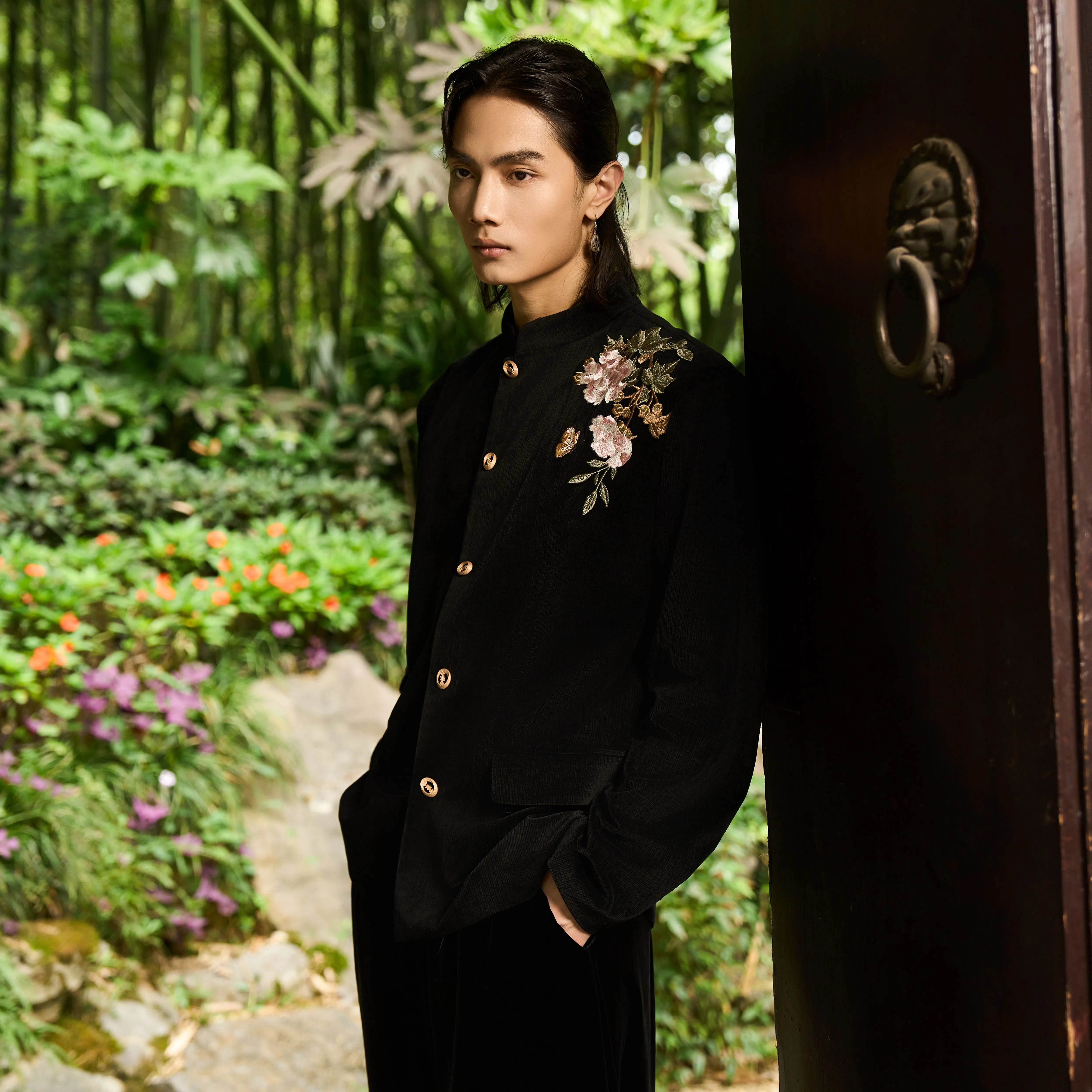 [Furongye · Wings of Bloom] Unisex Mandarin Blazer – Black Suit Jacket with Peony & Butterfly Embroidery