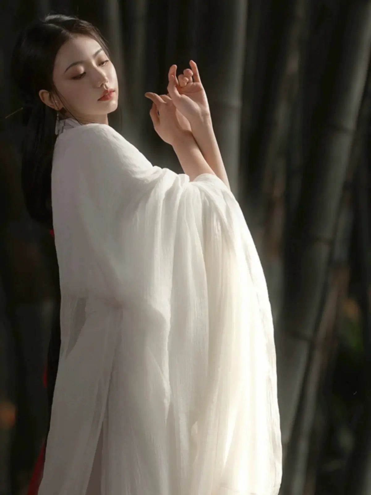 This white hanfu with flowing hanfu sleeves and elegant hanfu layers pairs perfectly with a princess hanfu dress or hanfu shirt. Inspired by Ming Dynasty hanfu male styles, it’s available in silk hanfu, cotton hanfu, and hanfu lolita designs. Suitable for all, including plus size hanfu options, it’s a must-have for hanfu woman enthusiasts. Shop now at a trusted hanfu shop.