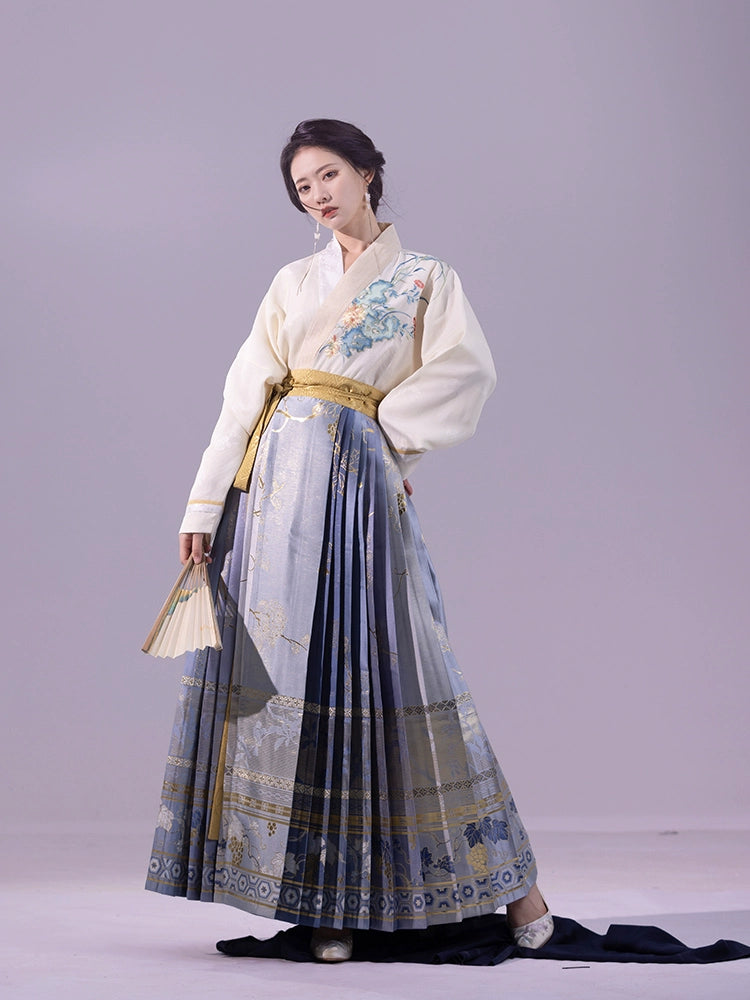 Zhong Ling Yuxiu, Qing Shi, Horse Dress