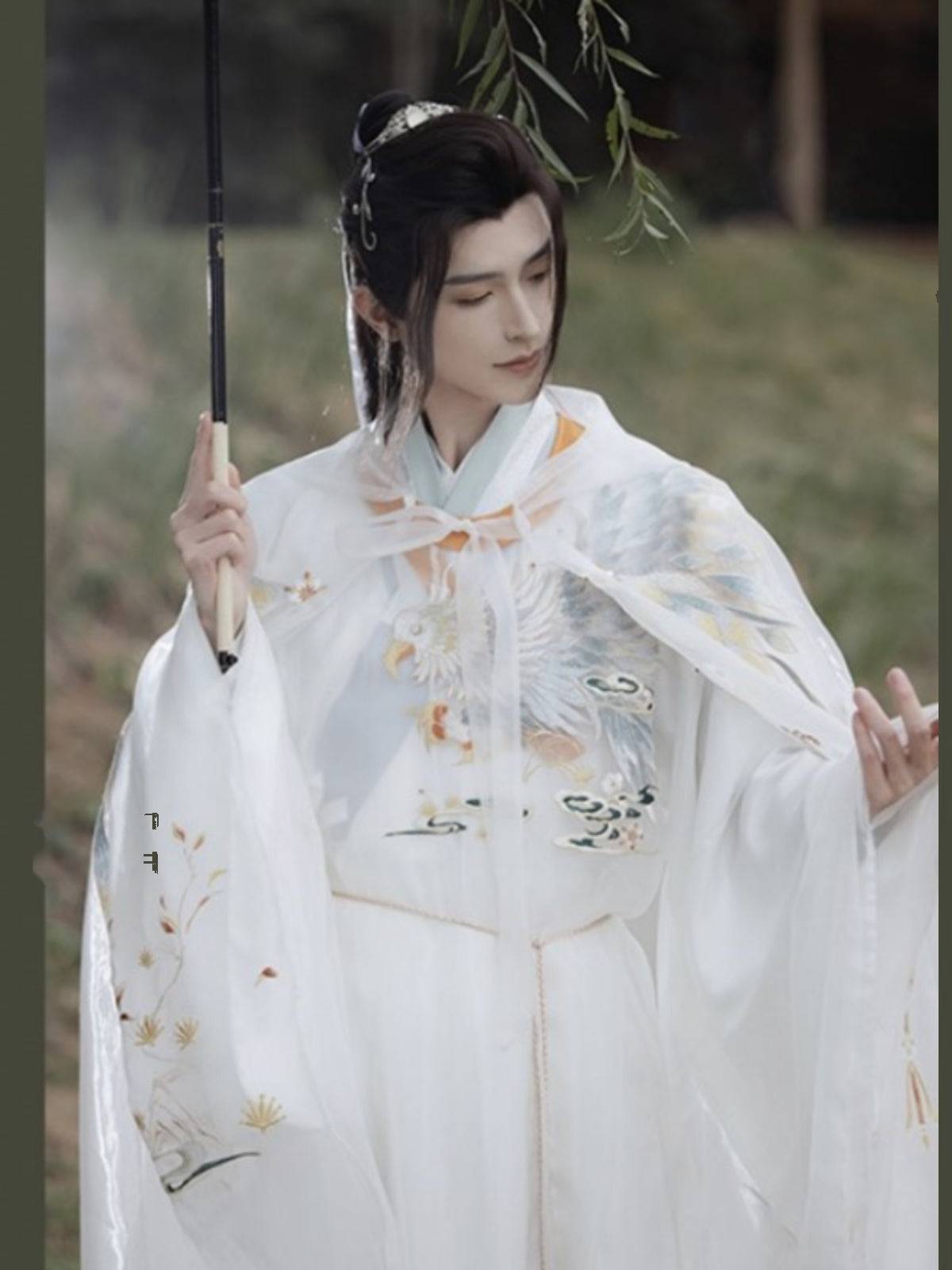 [Happy Tour] Hanfu embroidered men and women Ming dynasty round neck robe, eagle white bucket