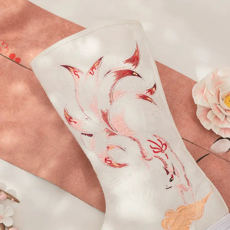 Hanfu Embroidered Boots – Women's White Fox Traditional Chinese Style Winter Boots