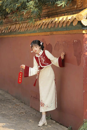 Celebrate the New Year with this red cheongsam with skirt, perfect for women seeking elegance and tradition. This modern a-line cheongsam, crafted from premium cheongsam cotton and fabric, features a halter neckline and long sleeve cheongsam dress options. Ideal as a cheongsam evening gown, wedding cheongsam, or cheongsam bridal gown, its versatile style ensures you’ll shine on any occasion. Choose this long cheongsam dress for its timeless beauty and contemporary flair.