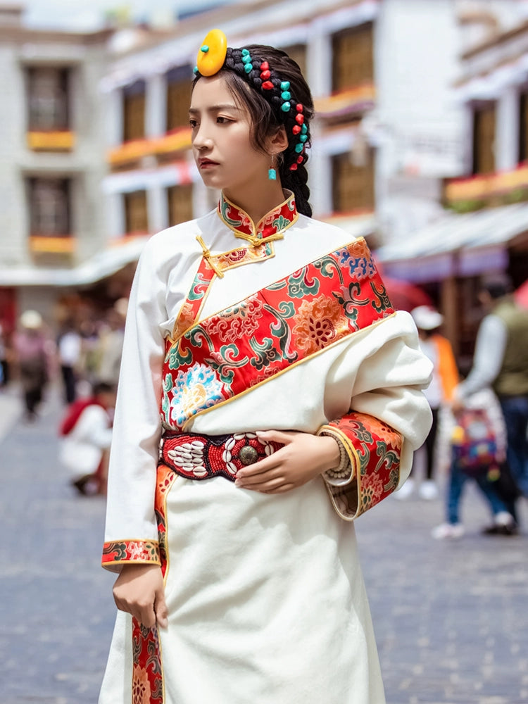 Noble Tibetan robe white Tibetan clothing