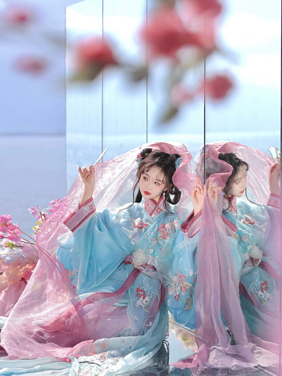 Flowers fly into dreams, Warring States robe embroidery fairy spring and summer Hanfu