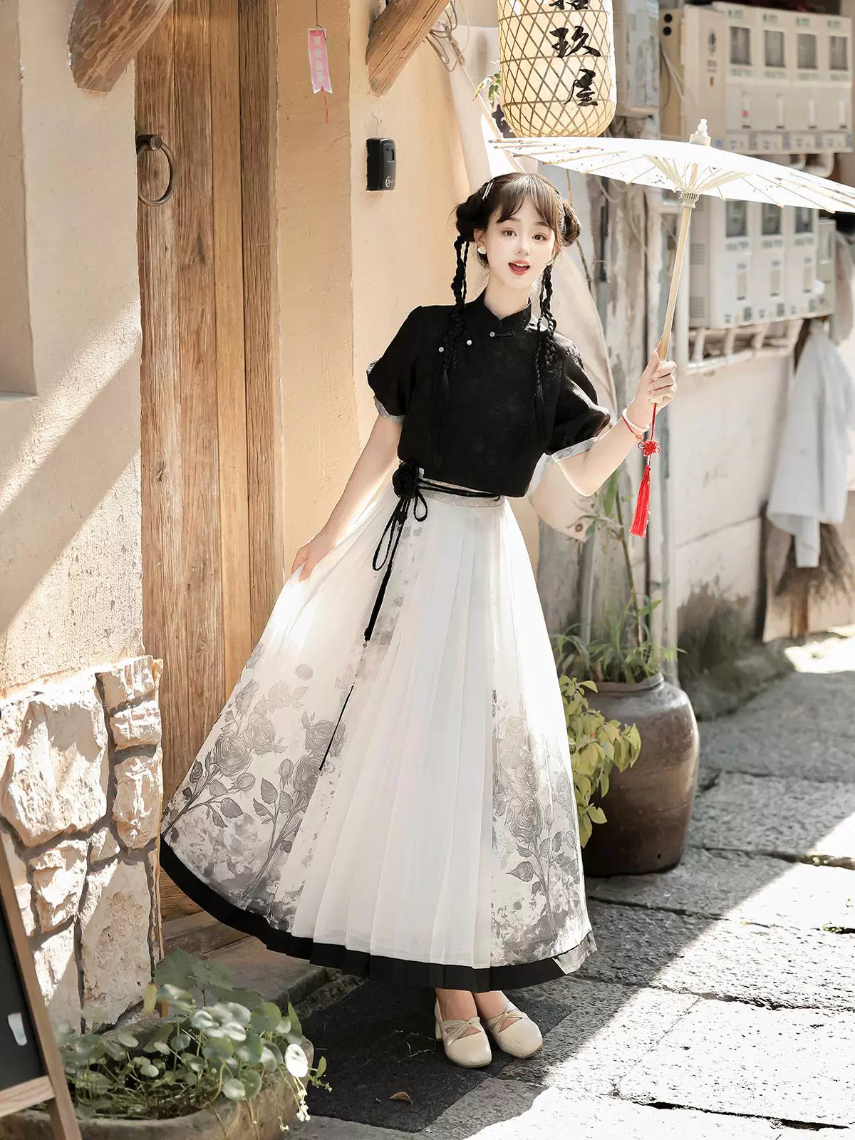 New Chinese style black top shirt print skirt set for spring and summer, featuring floral patterns and modern Hanfu design.