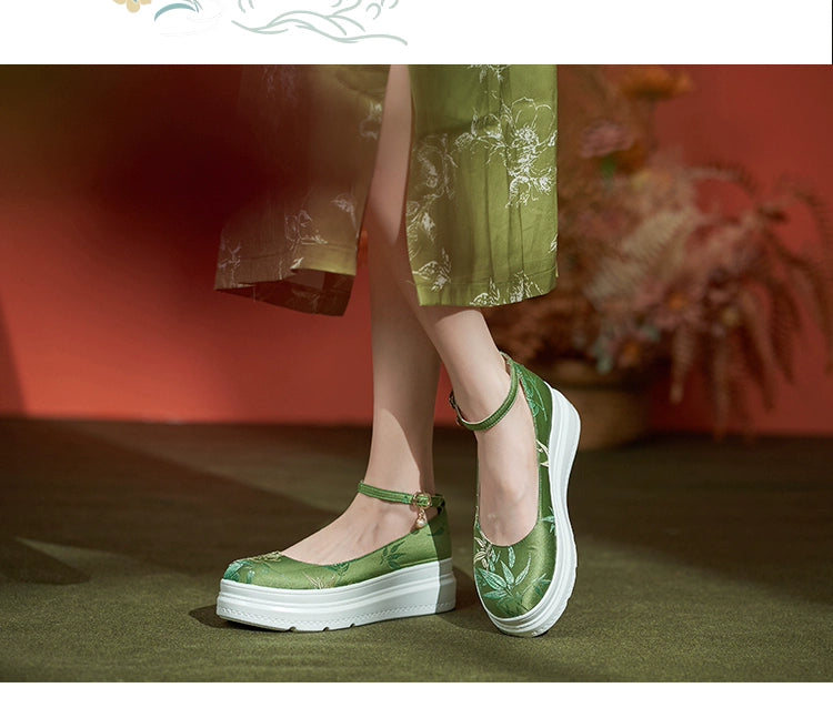 Step into tradition with our green hanfu shoes, inspired by ancient Chinese shoes and traditional Chinese shoes. Perfect for any occasion, these styles include Chinese mary jane shoes, elegant designs for Chinese shoes for women, and unique Chinese wrestling shoes.