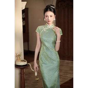 Silk cheongsam qipao mint green mulberry silk short sleeve slim maxi dress with lace collar and side slit vintage elegant for women front view