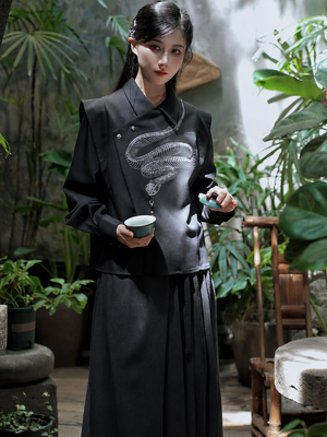 Snake bone original new chinese heavy industry embroidered shirt for men and women same gender neutral style front view