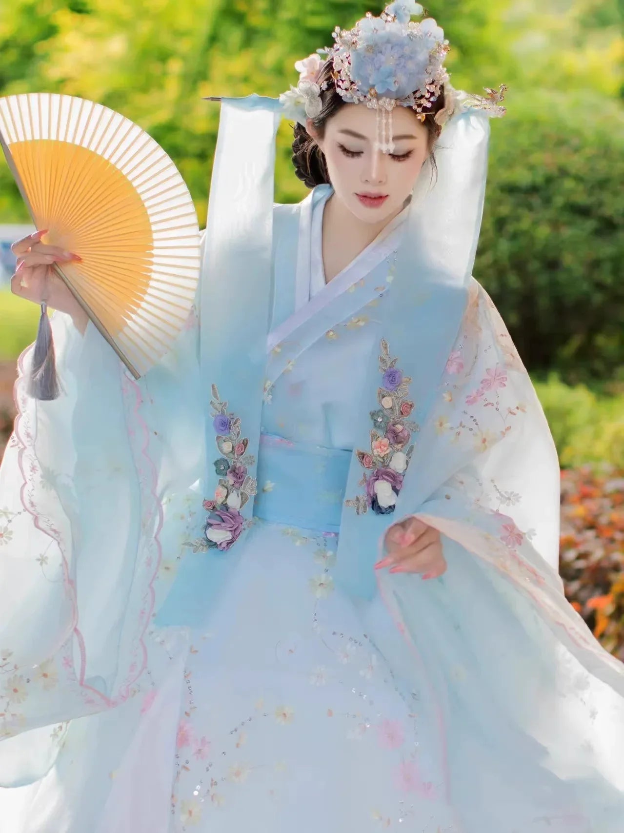 Traditional court ancient women wedding hanbok korean style bridal suit for ceremonies back view