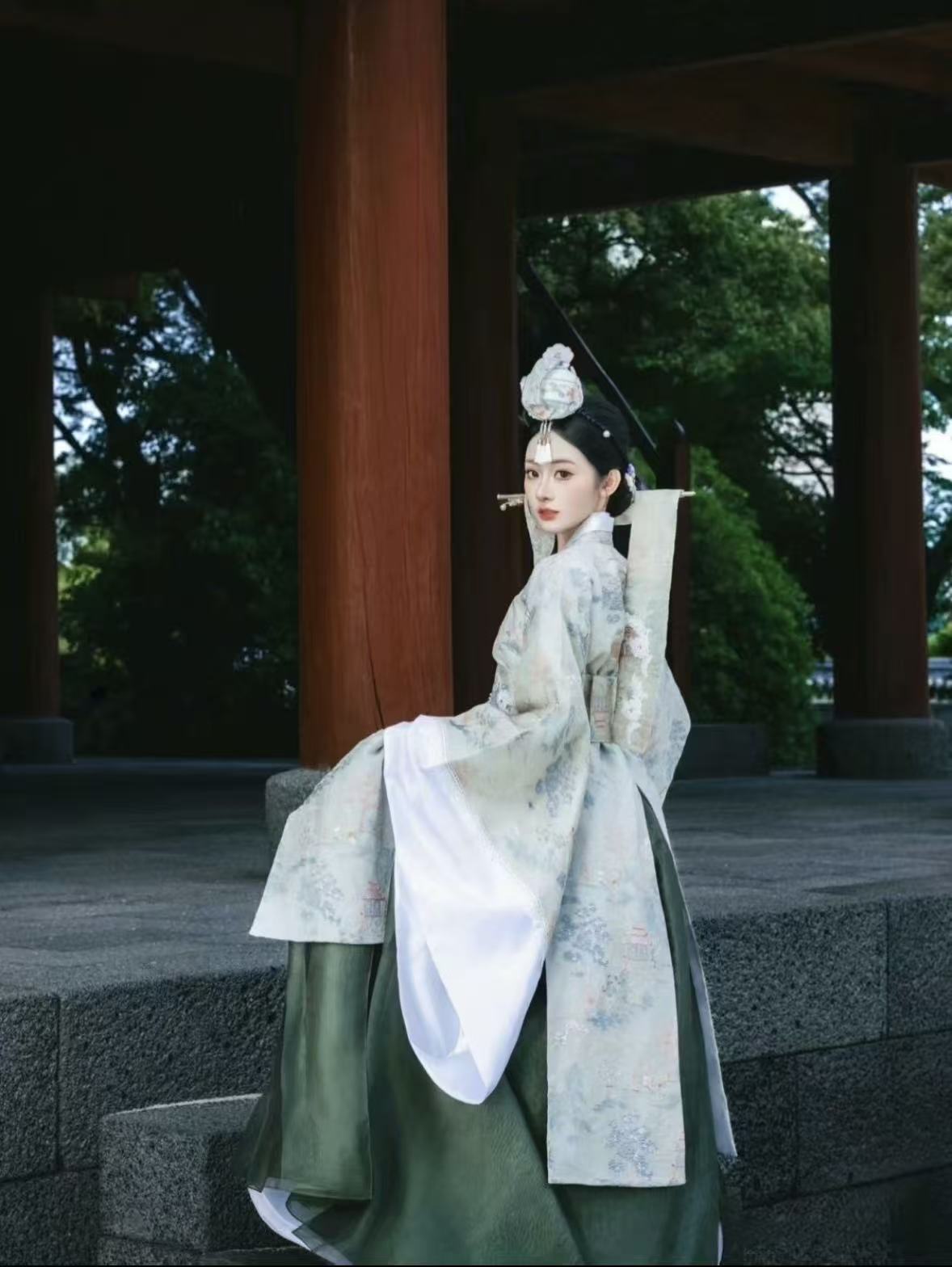 White Green Hanbok | Korean Traditional Court Dress | Elegant Photography Outfit White Green Hanbok | Korean Traditional Court Dress | Elegant Photography Outfit